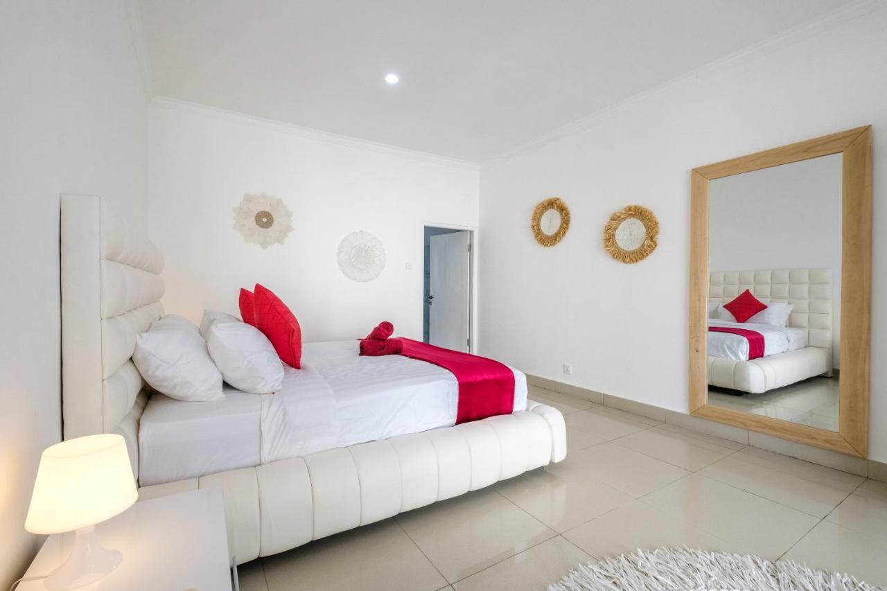 Villa Luxury Minimalist White Angel In