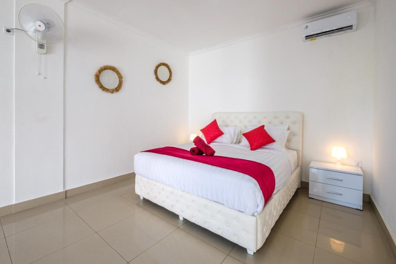 Luxury Minimalist White Angel In Villa