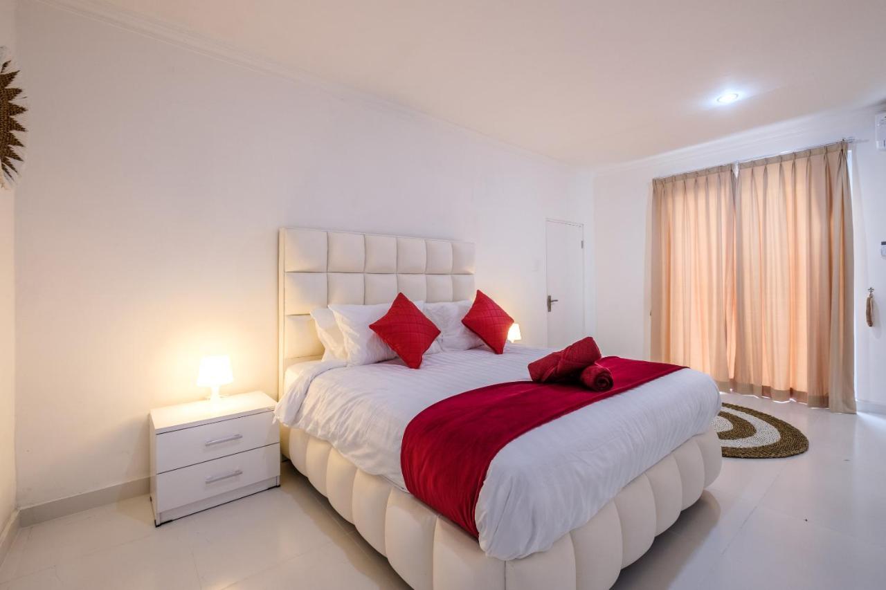 Luxury Minimalist White Angel In Villa Seminyak (Bali)