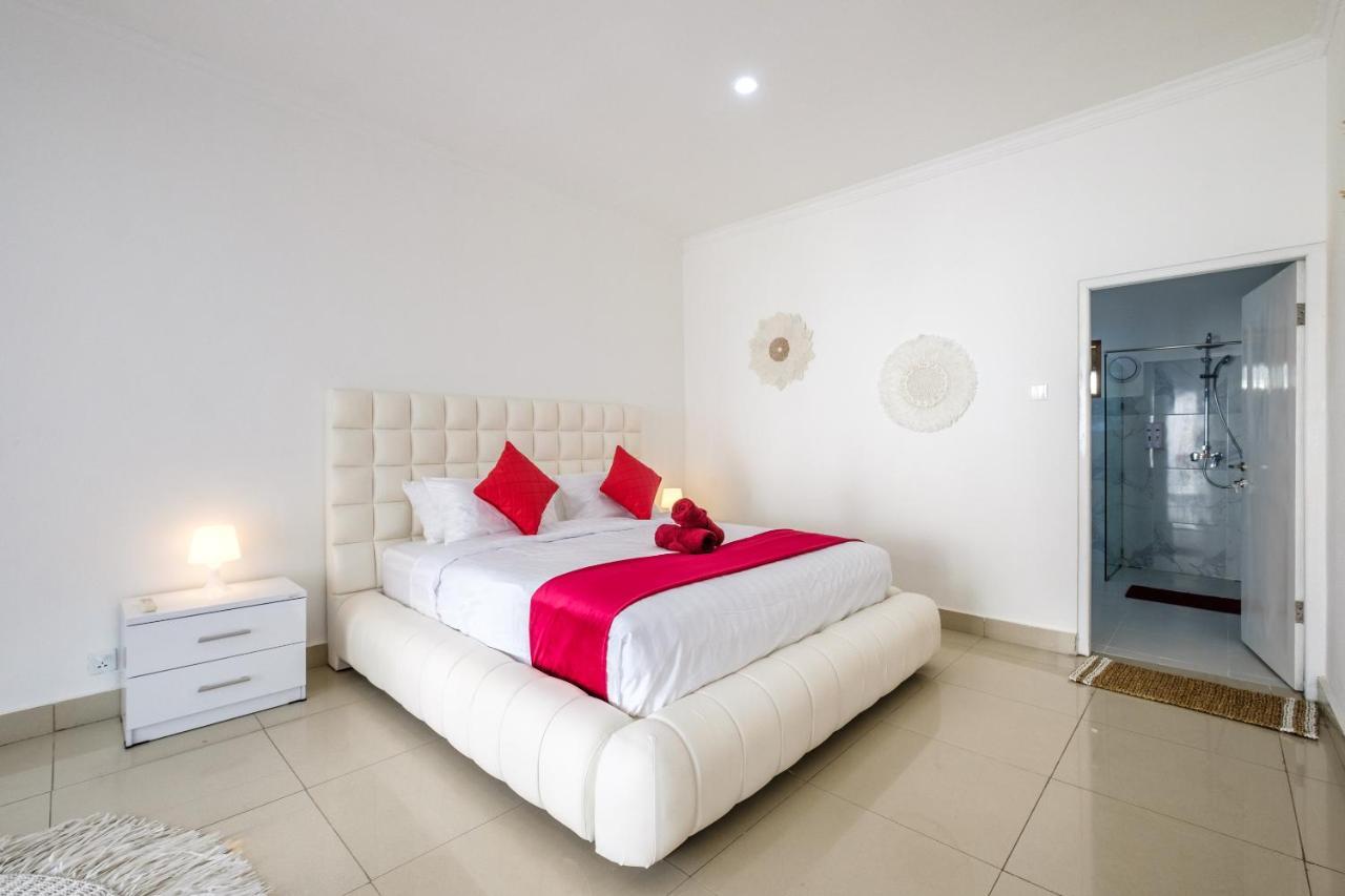 Luxury Minimalist White Angel In *