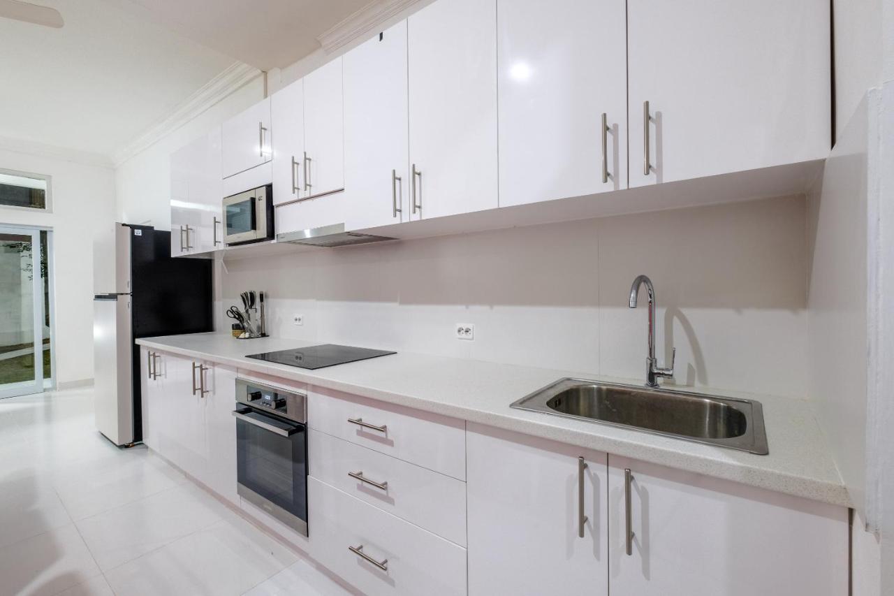 Villa Luxury Minimalist White Angel In