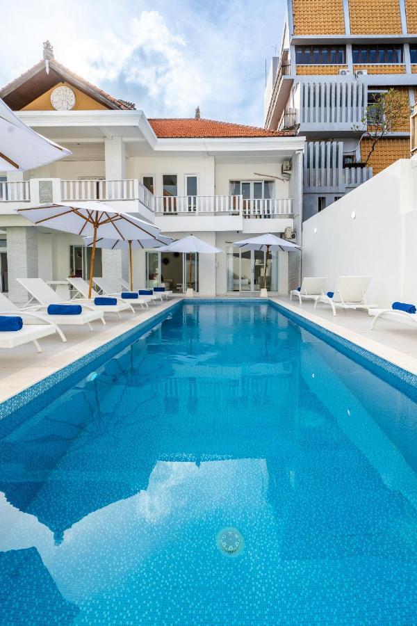Luxury Minimalist White Angel In Villa