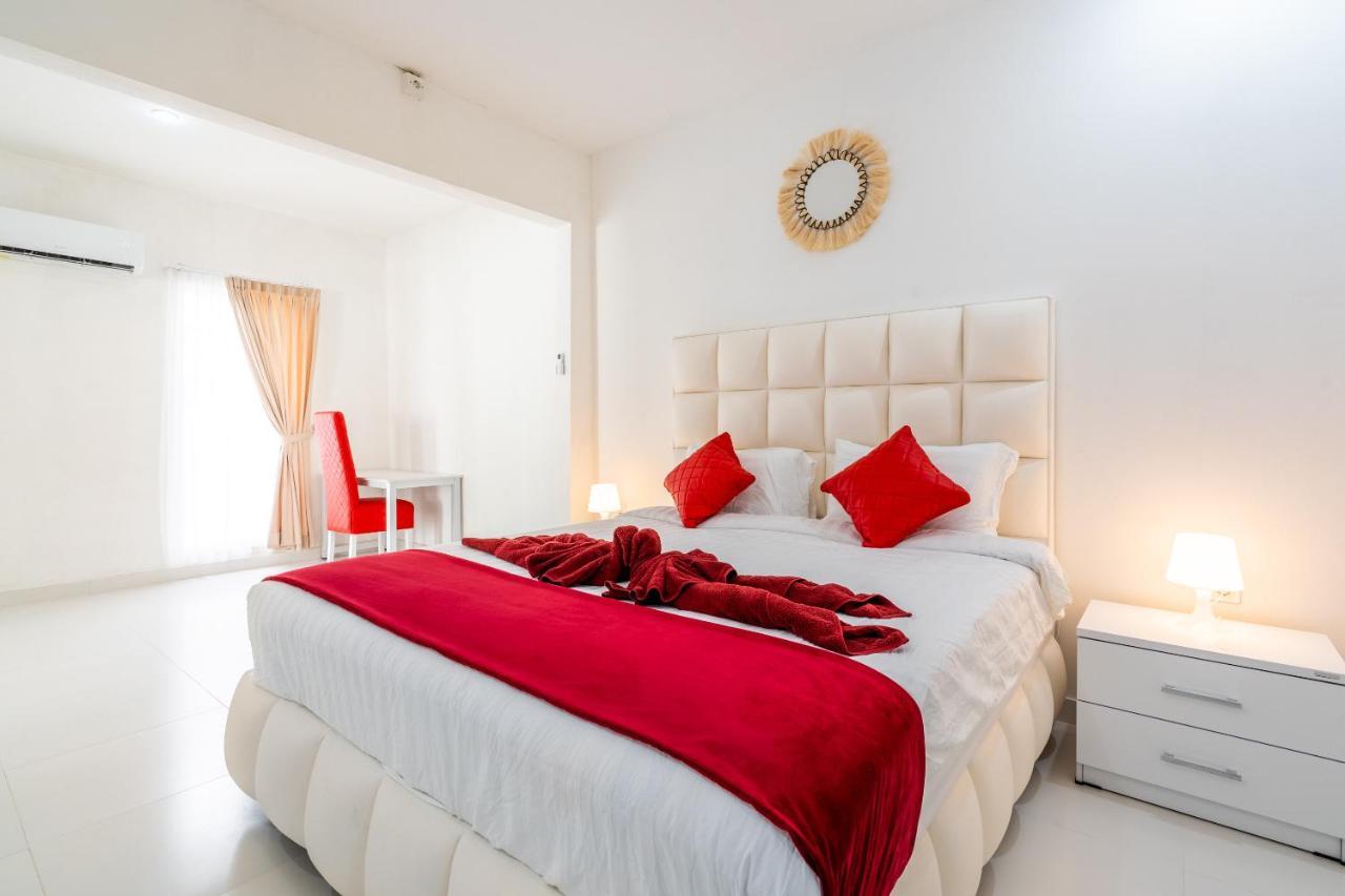 Villa Luxury Minimalist White Angel In *