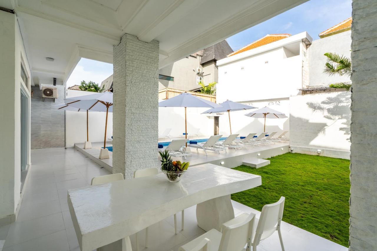 Luxury Minimalist White Angel In Villa