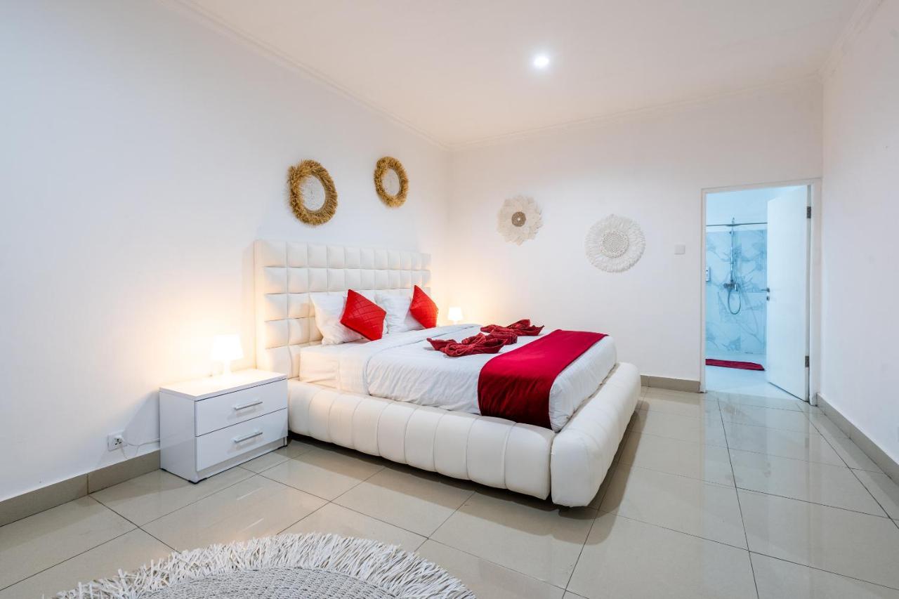 Villa Luxury Minimalist White Angel In