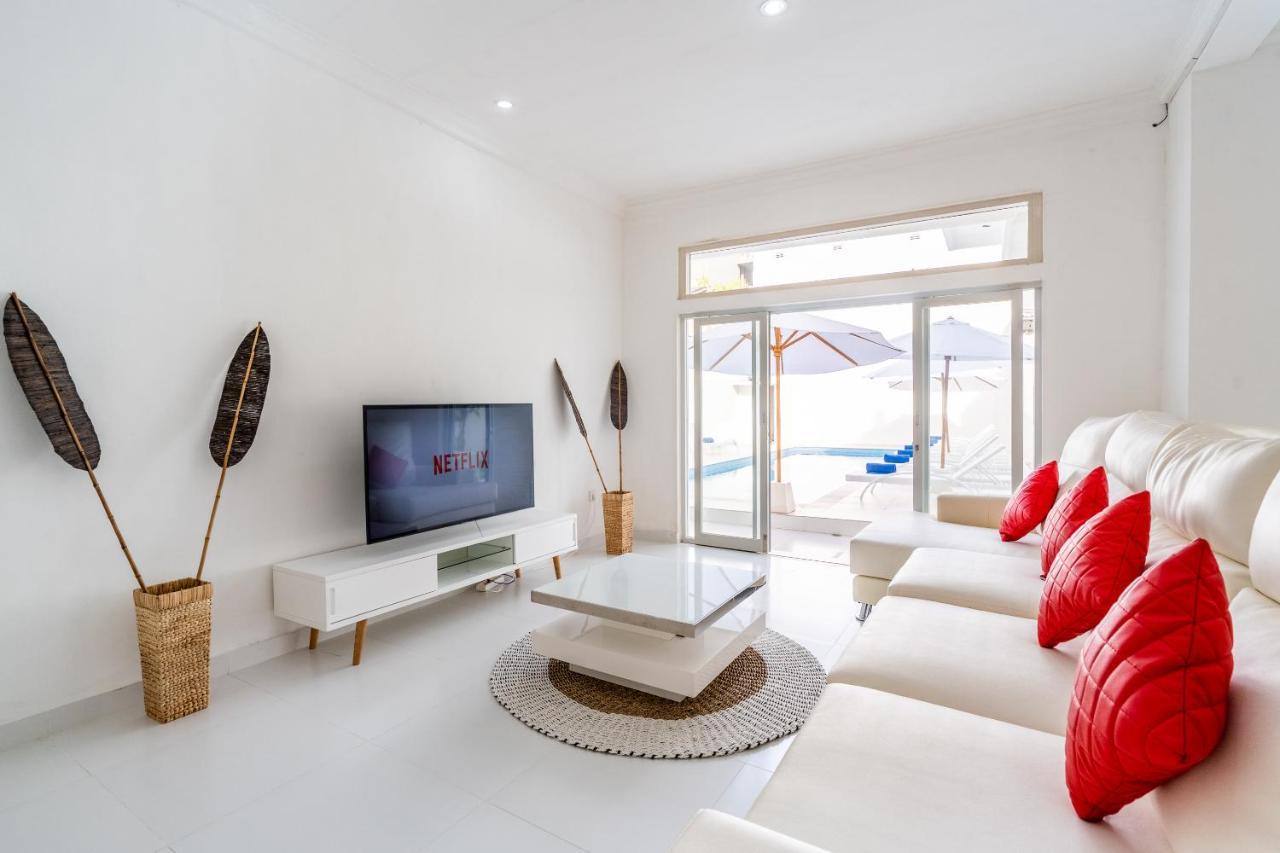 Luxury Minimalist White Angel In *