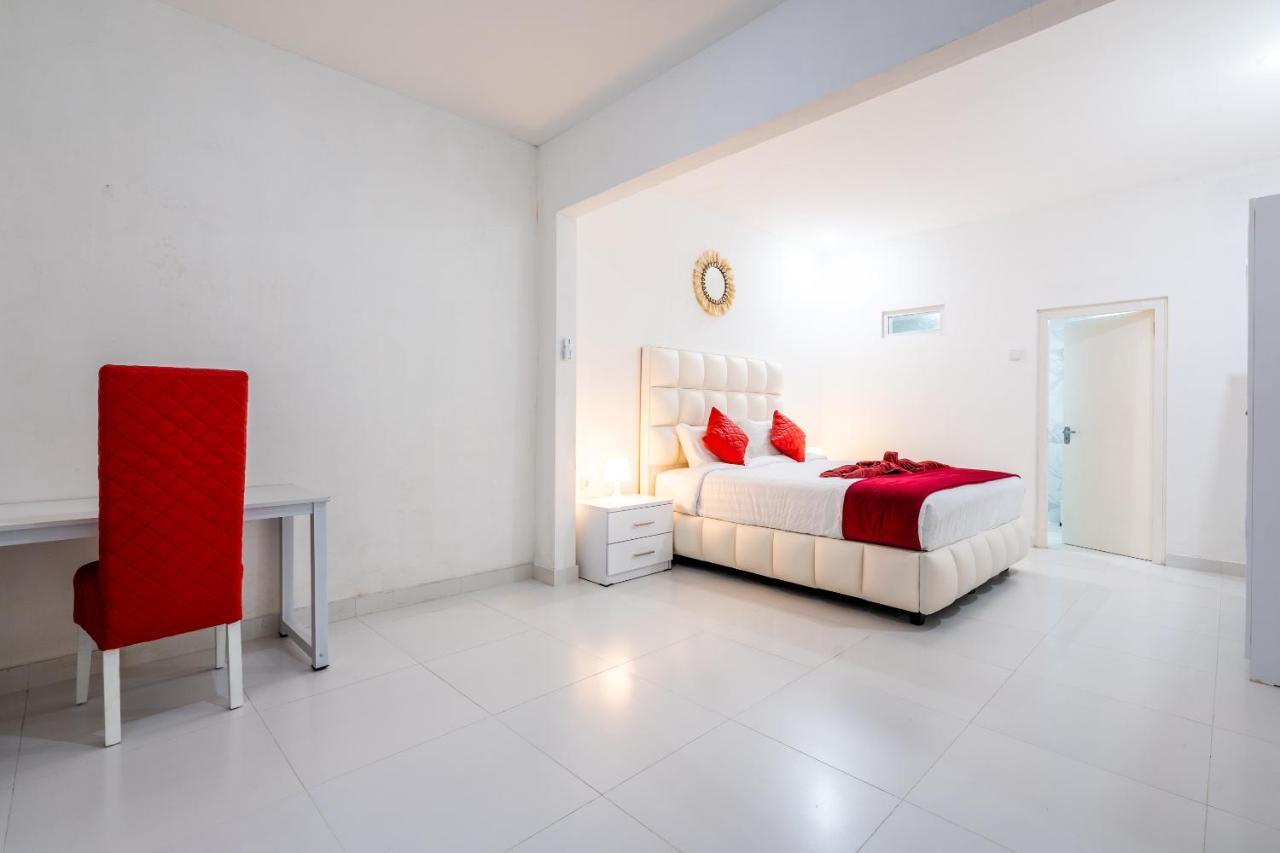 Luxury Minimalist White Angel In Villa *
